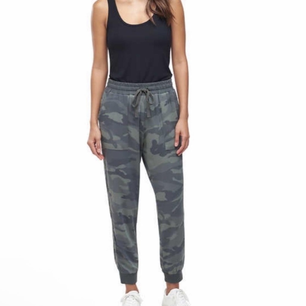 Splendid Women’s Camo Print Jogger Pants Drawstring Waist‎ Casual Lounge